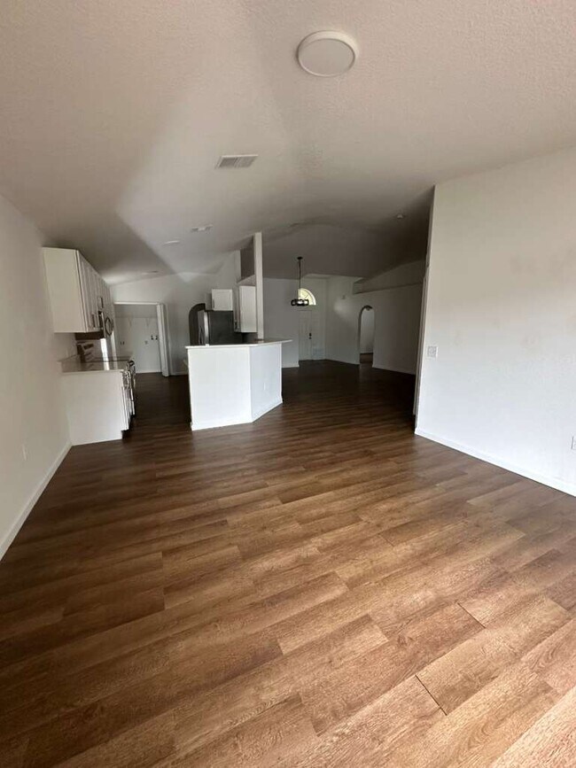 Building Photo - 703 Flagstone St