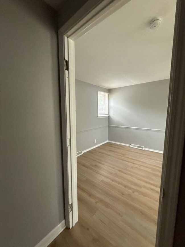Building Photo - 3 Bedroom Home in Dearborn