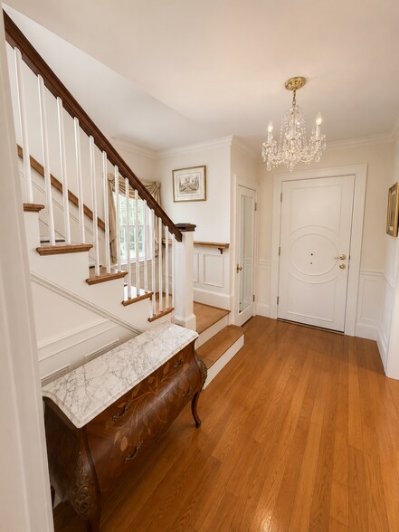 Entrance - 25 Undine Rd
