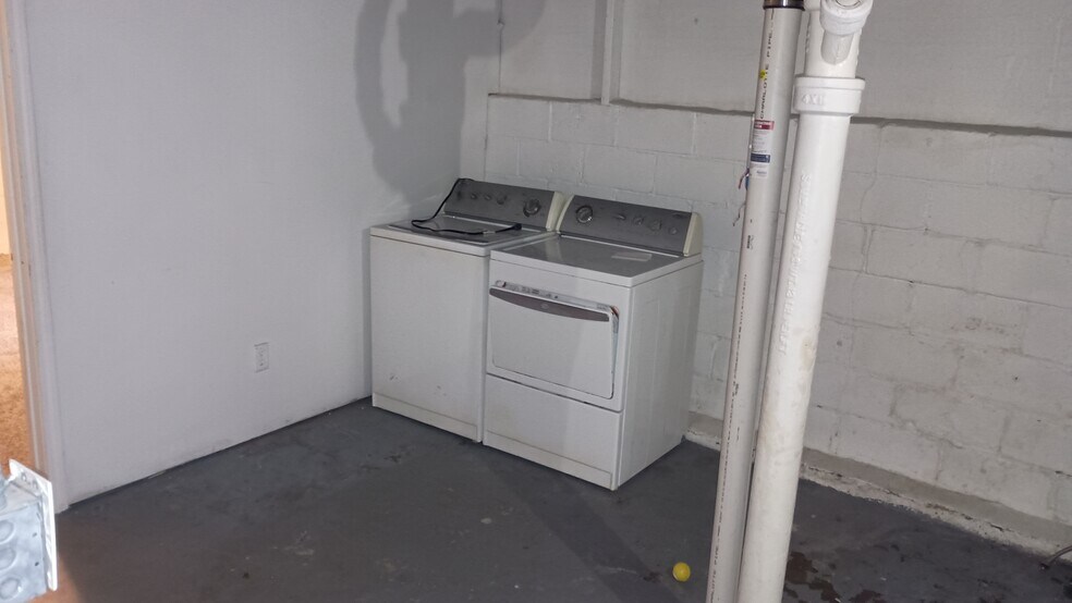 Building Photo - 1801 S Spring Ave