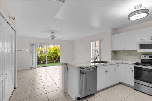 Building Photo - 12990 SW 30th Ct