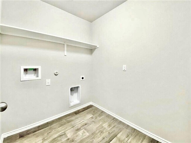 Building Photo - 5905 Ronee Leah Dr