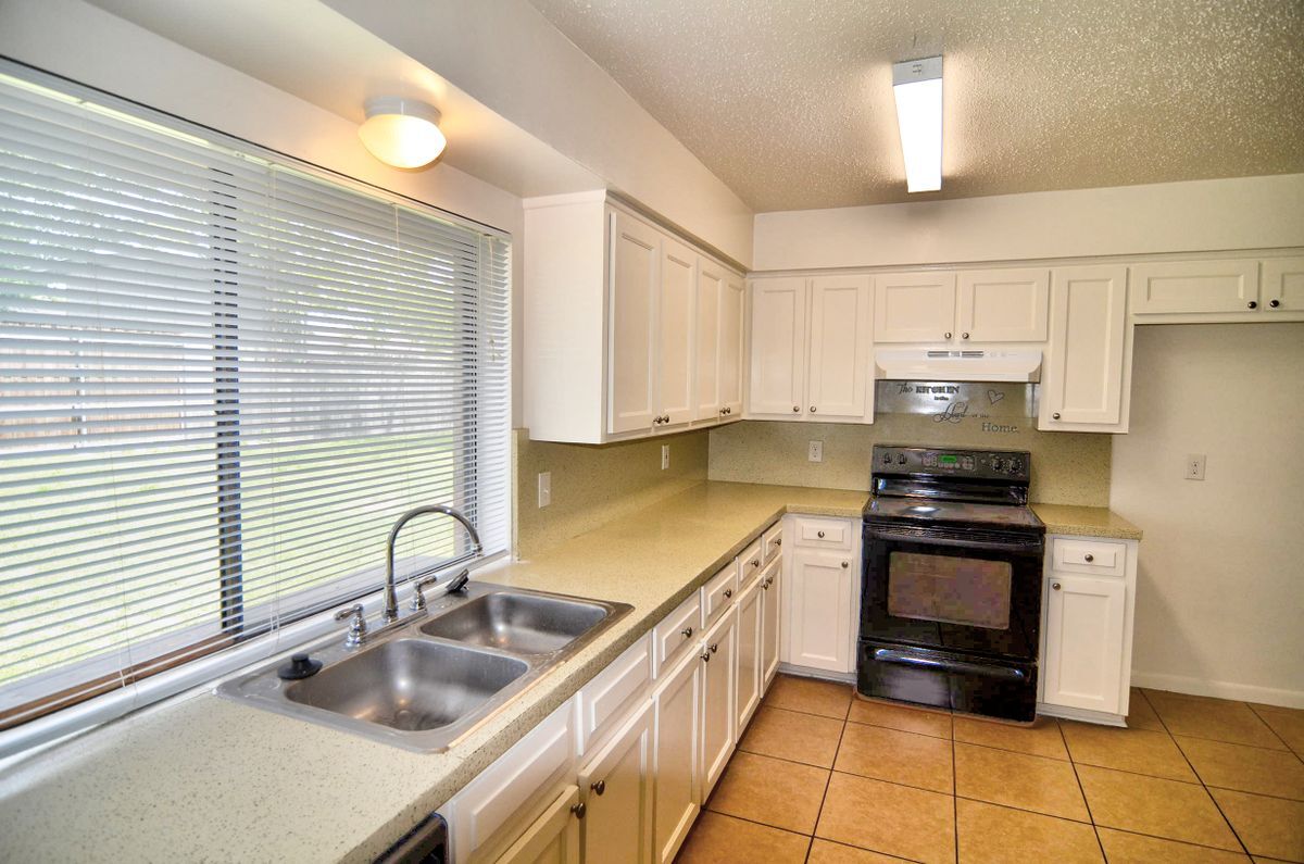 Building Photo - 2017 Shenandoah Dr