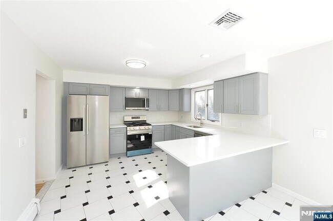 Building Photo - 472 Central Blvd