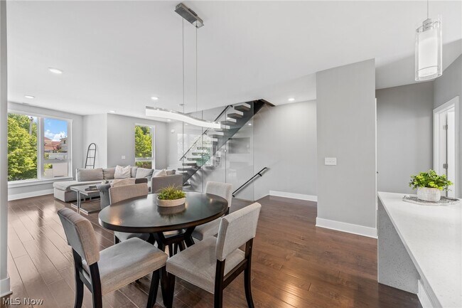 Building Photo - 1240 W 70th St