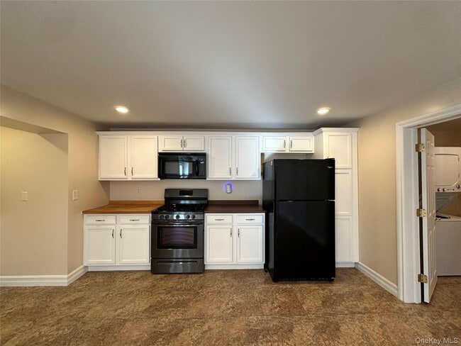 Building Photo - 27 Meadow St