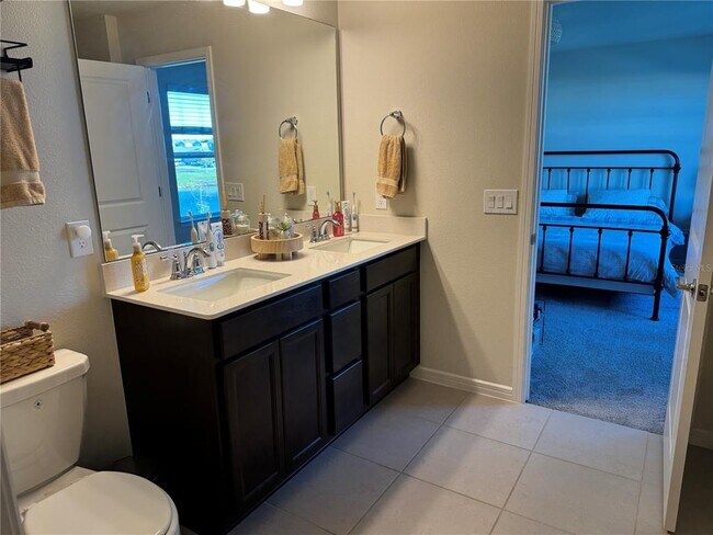 Building Photo - 2701 Serenity Gdn Dr