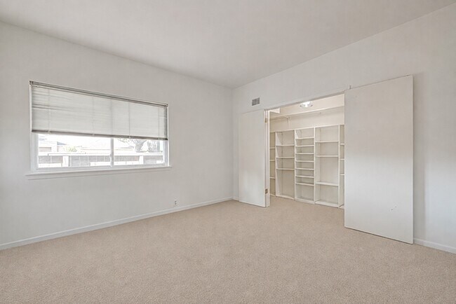 Building Photo - 1502 Prairie Grove Dr