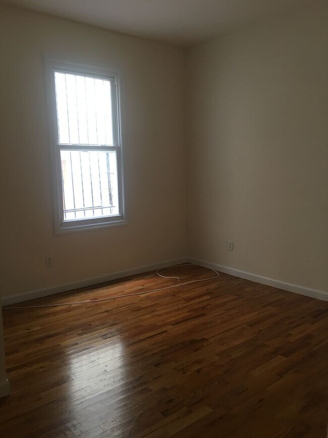 Building Photo - 342 HAWTHORNE