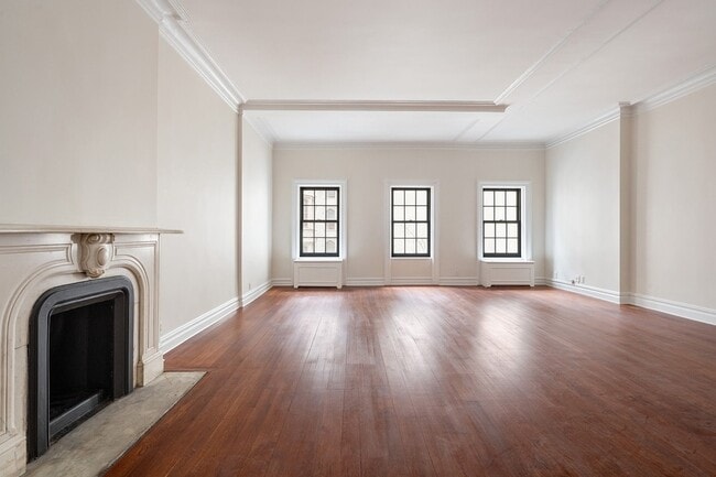 Building Photo - 127 E 69th St