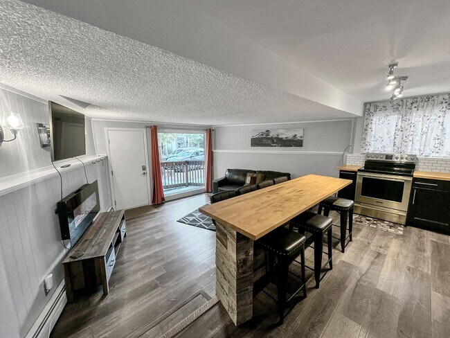 Building Photo - 2 Bedroom, 1 Bath on Peak 8! Updated unit, ground floor, great location!  Heat included!