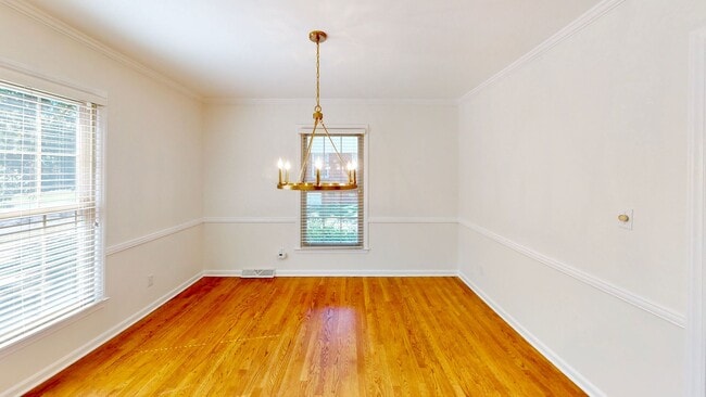 Building Photo - 6810 Rosemary Ln