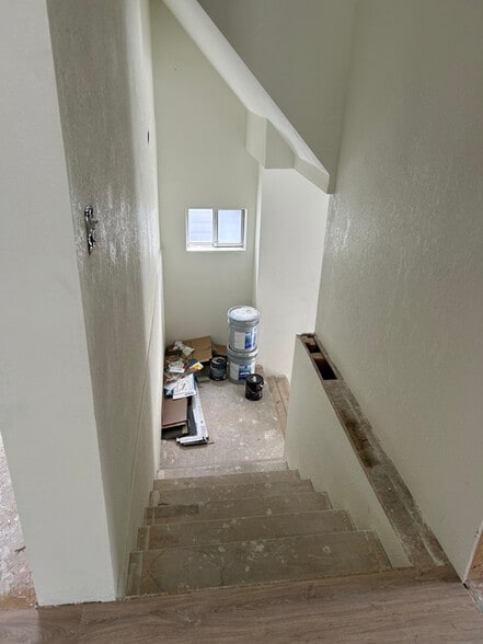 Building Photo - 600 N Sherman St