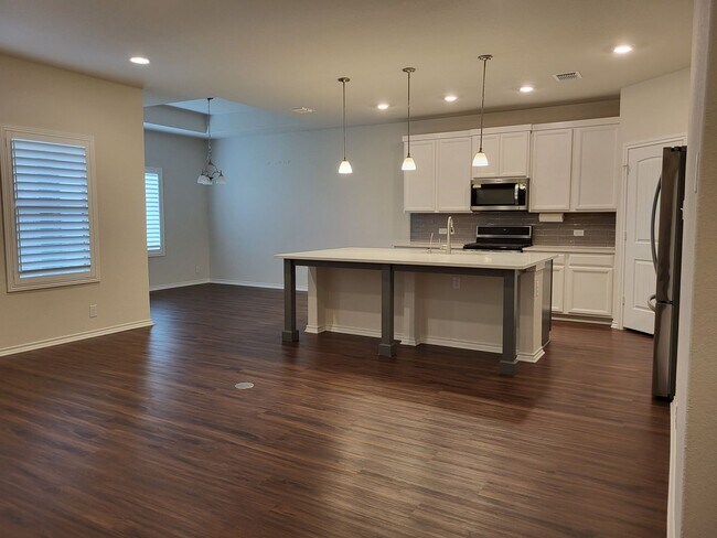 Building Photo - Ready for Move-In