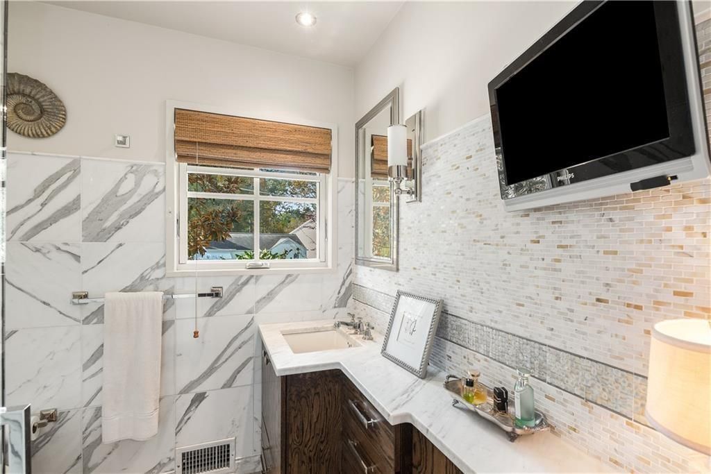 Building Photo - 465 Eastland Dr