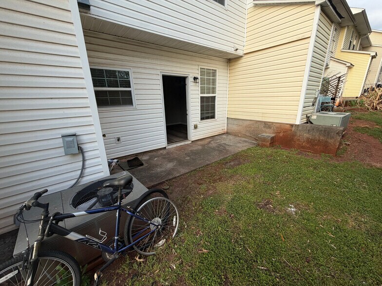 Building Photo - Room in Townhome on Timber Ridge Dr