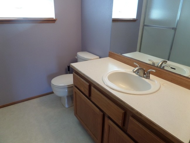 Building Photo - Fabulous 4 Bedroom Home with Gorgeous Fenc...