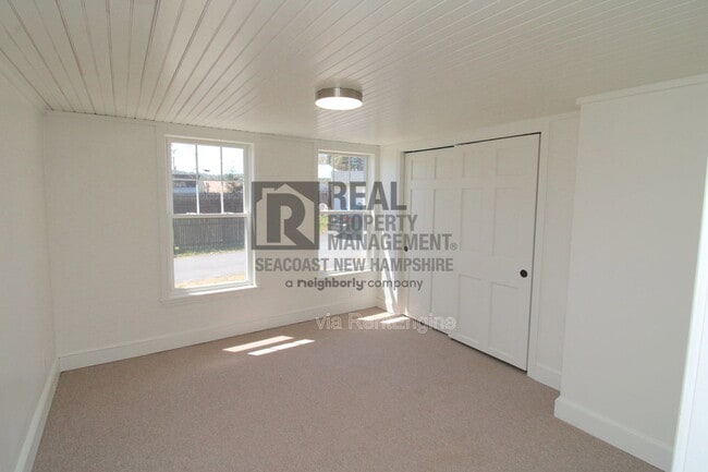 Building Photo - 94 Lakeshore Dr