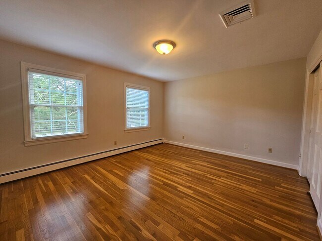 Building Photo - WITCH DUCK POINT