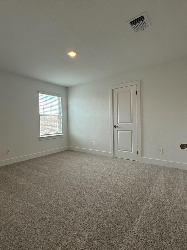 Building Photo - 593 Tailwind Dr