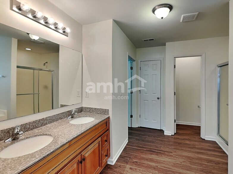 Building Photo - 14404 Waterlyn Dr