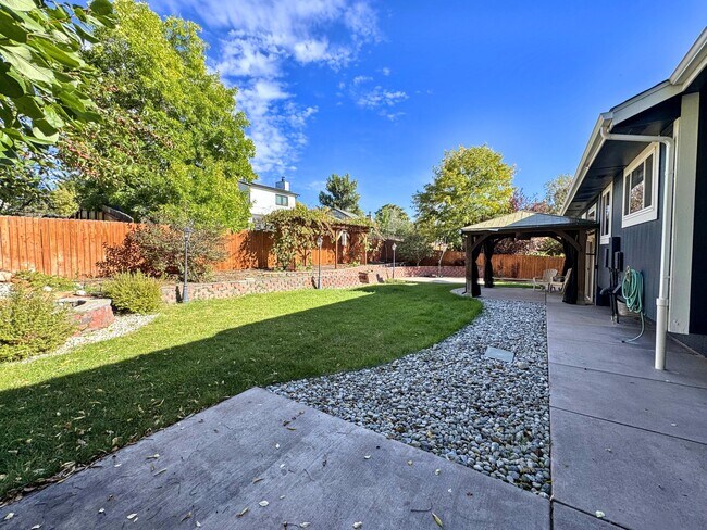Building Photo - 18203 E Berry Dr