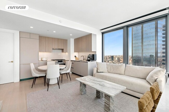 Building Photo - 3 Ct Square W