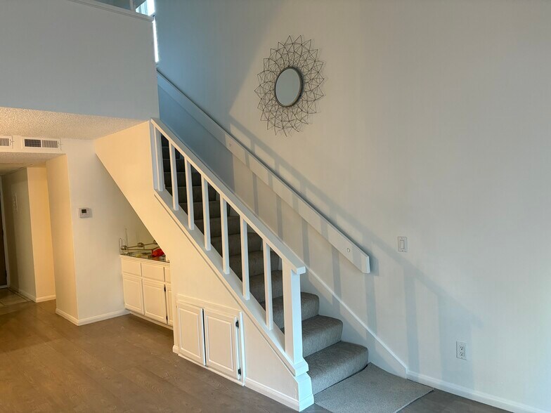 Building Photo - 7120 Carlson Cir