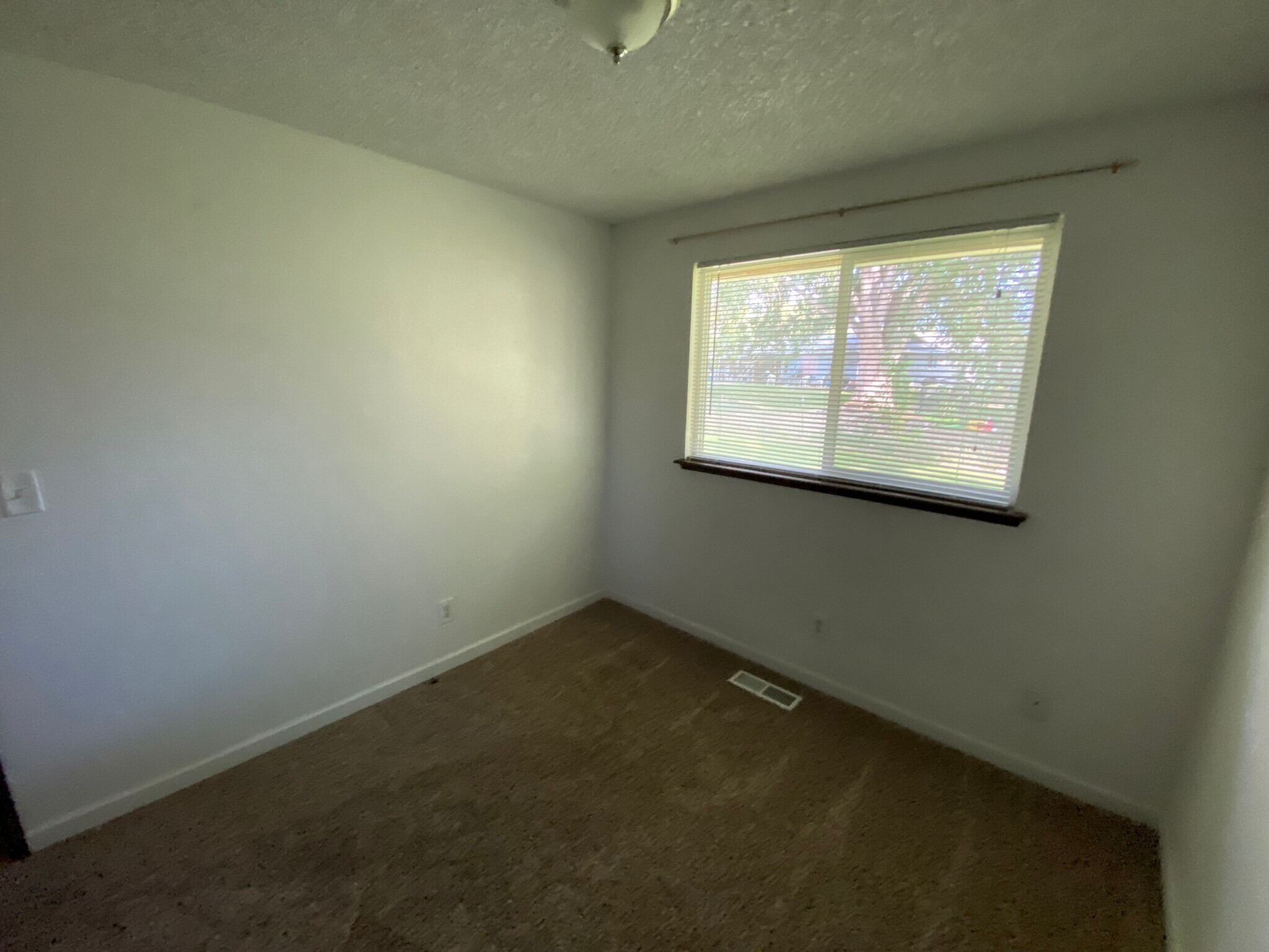 Building Photo - 1005 S Zillah Ct