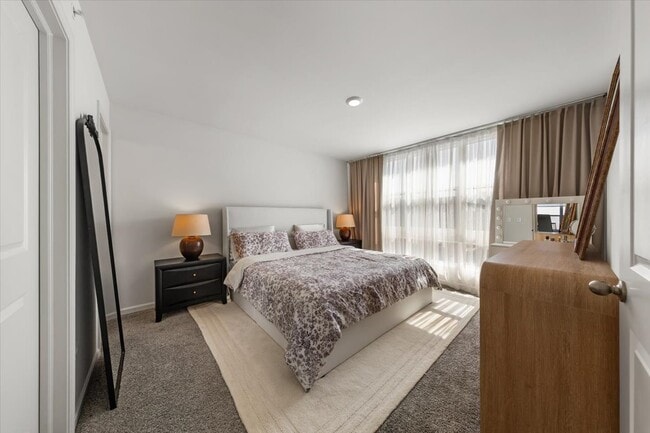 Building Photo - 2217 Venture Dr