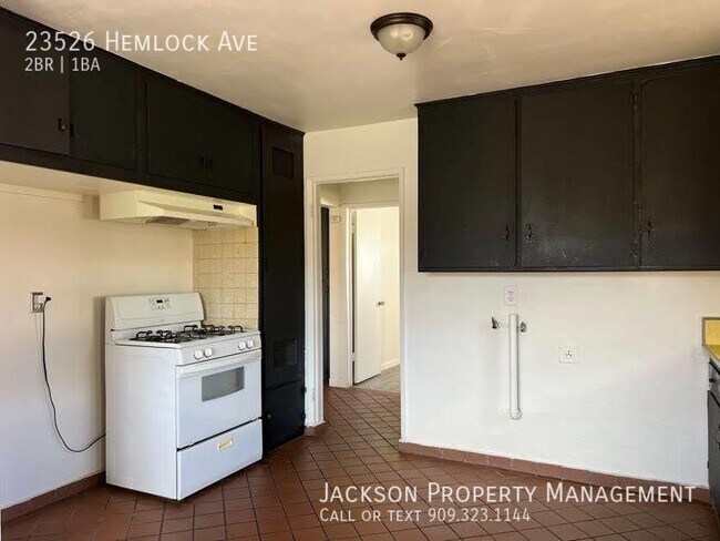 Building Photo - Great 2 Bedroom Unit