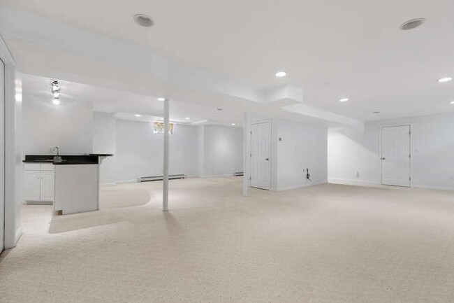 Building Photo - 23 Solomon Pierce Rd