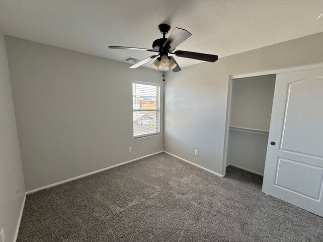 Building Photo - Stunning 4Bedrooms/2.5 Bath Home!