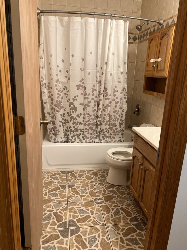 Building Photo - 1362 Cove Dr