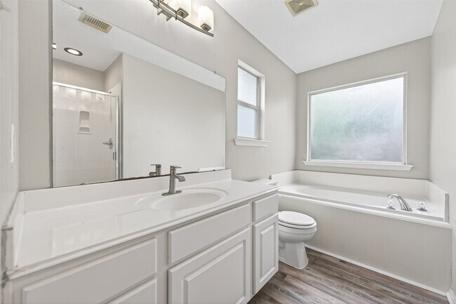 Building Photo - 18499 Sunrise Pines Dr