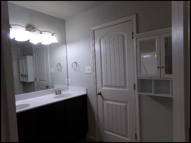 Building Photo - 5505 Bridgeport Ln