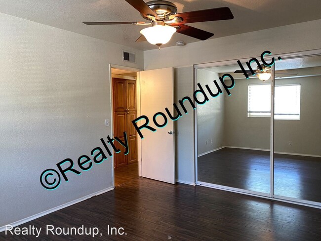Building Photo - 2 br, 1 bath House - 504 Northbank Ct #88