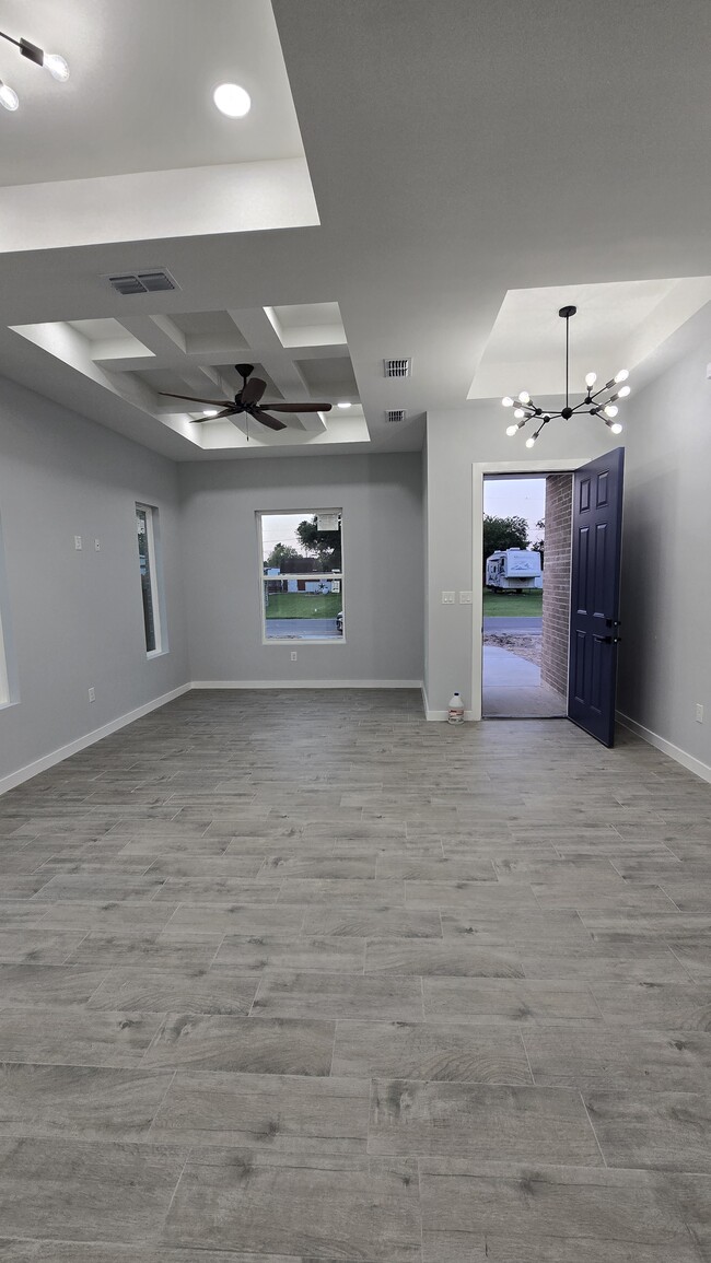 Building Photo - 15728 Palm Vista Dr