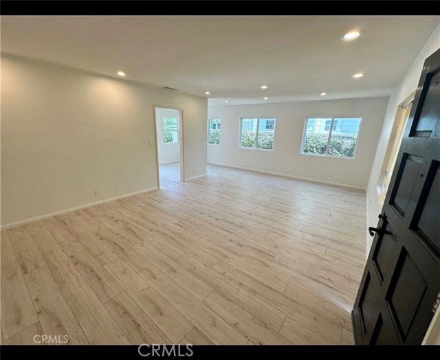 Building Photo - 422 E 18th St