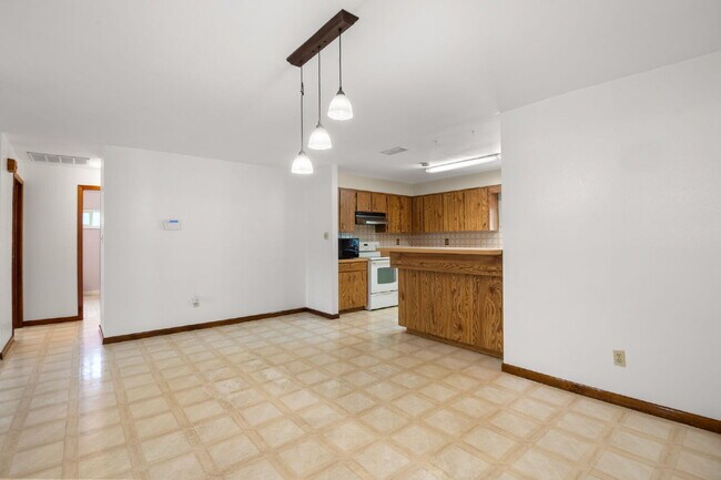 Building Photo - Home For Rent in St Petersburg!