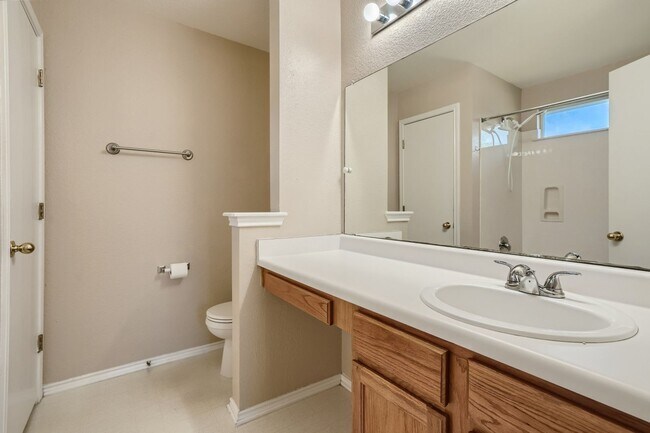 Building Photo - Less than 10 miles to Randolph AFB!