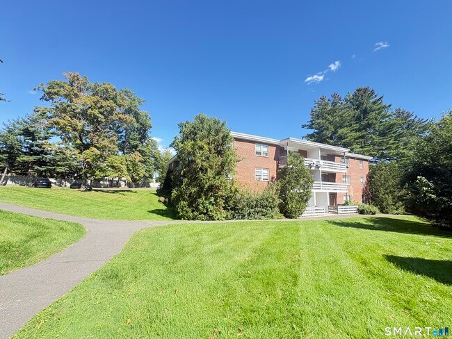 Building Photo - 106 Oakwood Ave