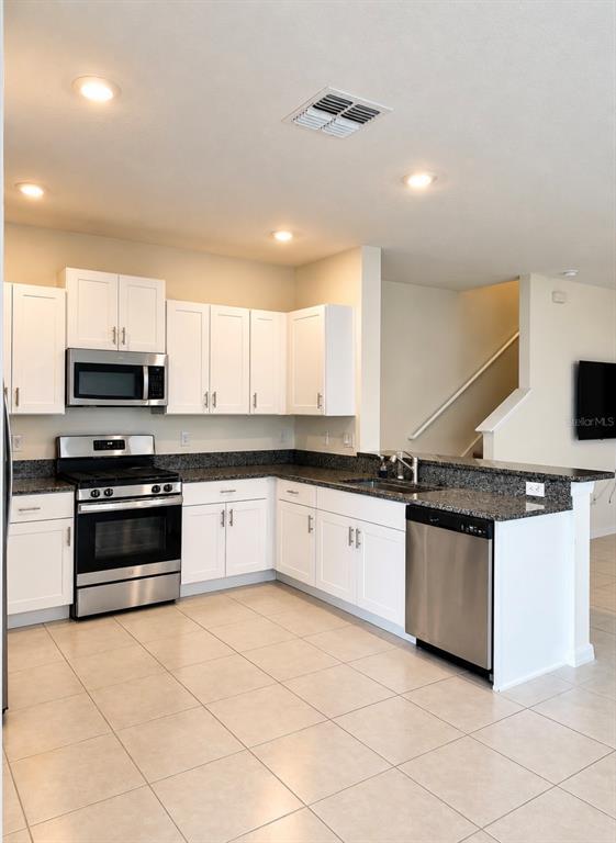 Building Photo - 8212 Crescent Oaks Dr