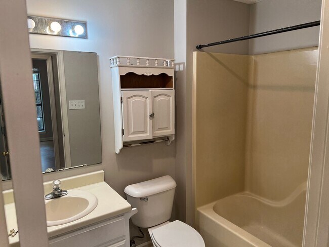 Building Photo - 2135 Raintree Dr