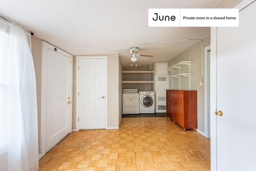 Building Photo - Room in Shared 3 bed/2 bath home