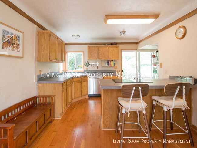 Building Photo - 8300 NE Tillamook St