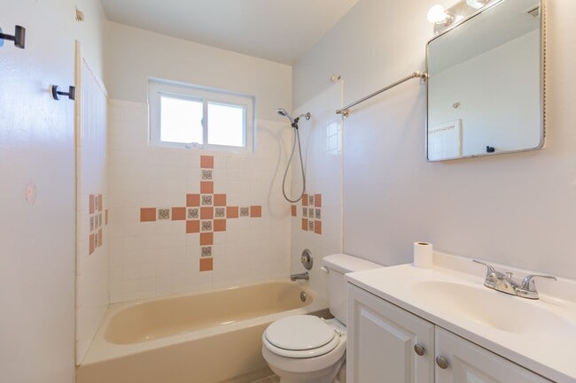Building Photo - Charmful Remodeled Home with Refrigerated Air