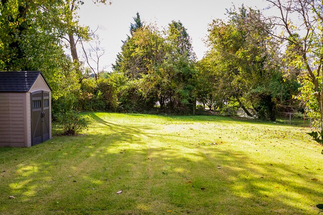 Building Photo - 5501 Auth Rd