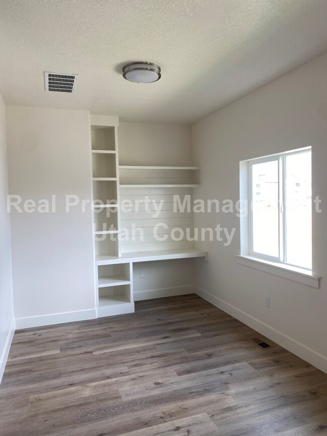 Building Photo - Half Off First Months Rent! New Lower Rent!