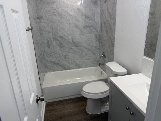 Building Photo - Beautiful 3 bed/3 bath Available in North East San Antonio